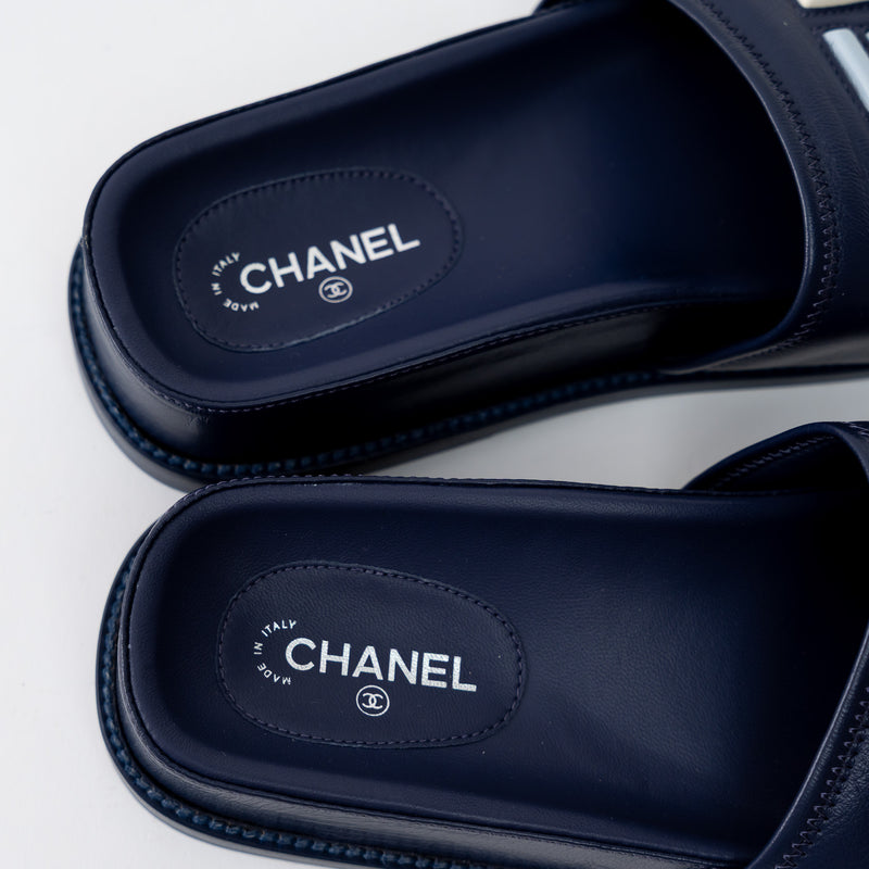 Pre-Loved Chanel™ Navy Smooth Leather Slides Size 37