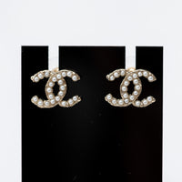 Pre-Loved Chanel™ Gold Pearl Embellished Stud Earrings