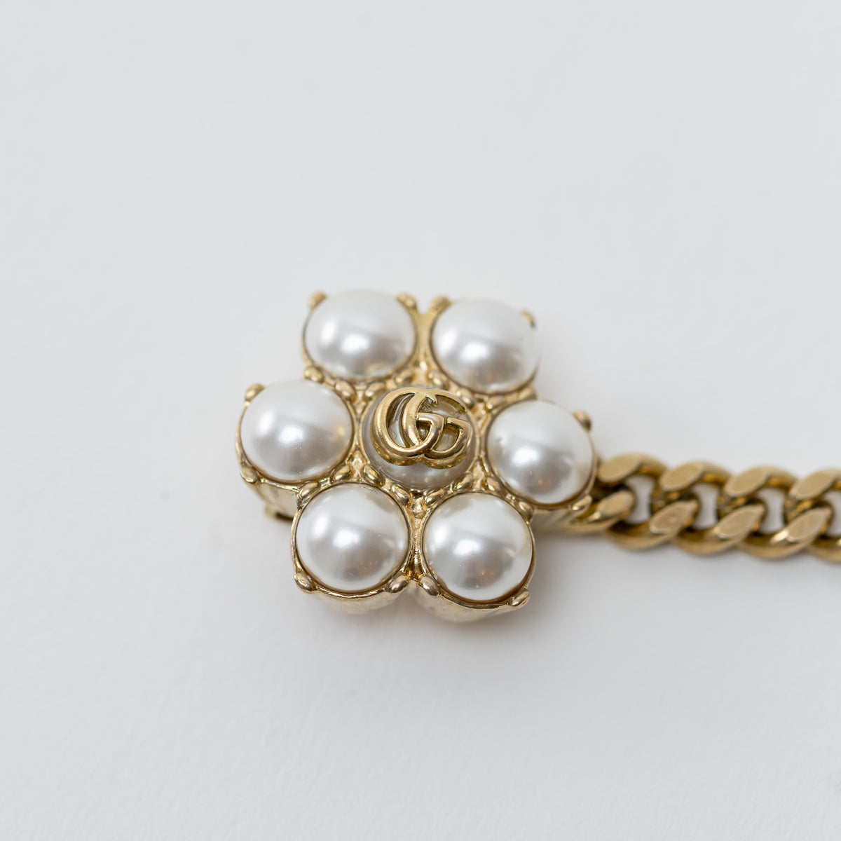 Gucci Pearl Flower with Interlocking Gold GG Chain Bracelet