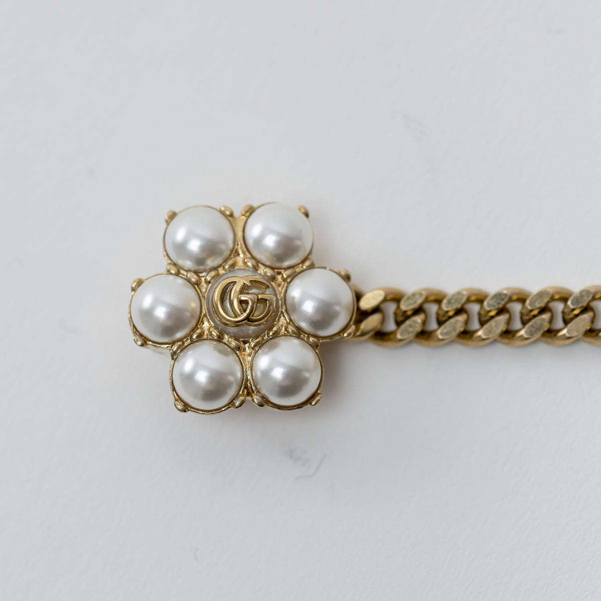 Gucci Pearl Flower with Interlocking Gold GG Chain Bracelet