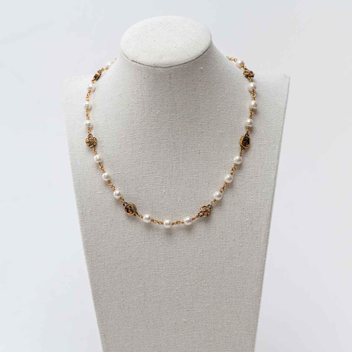 Gucci Gold Interlocking GG Pearl with Flower Motif and Chain Necklace