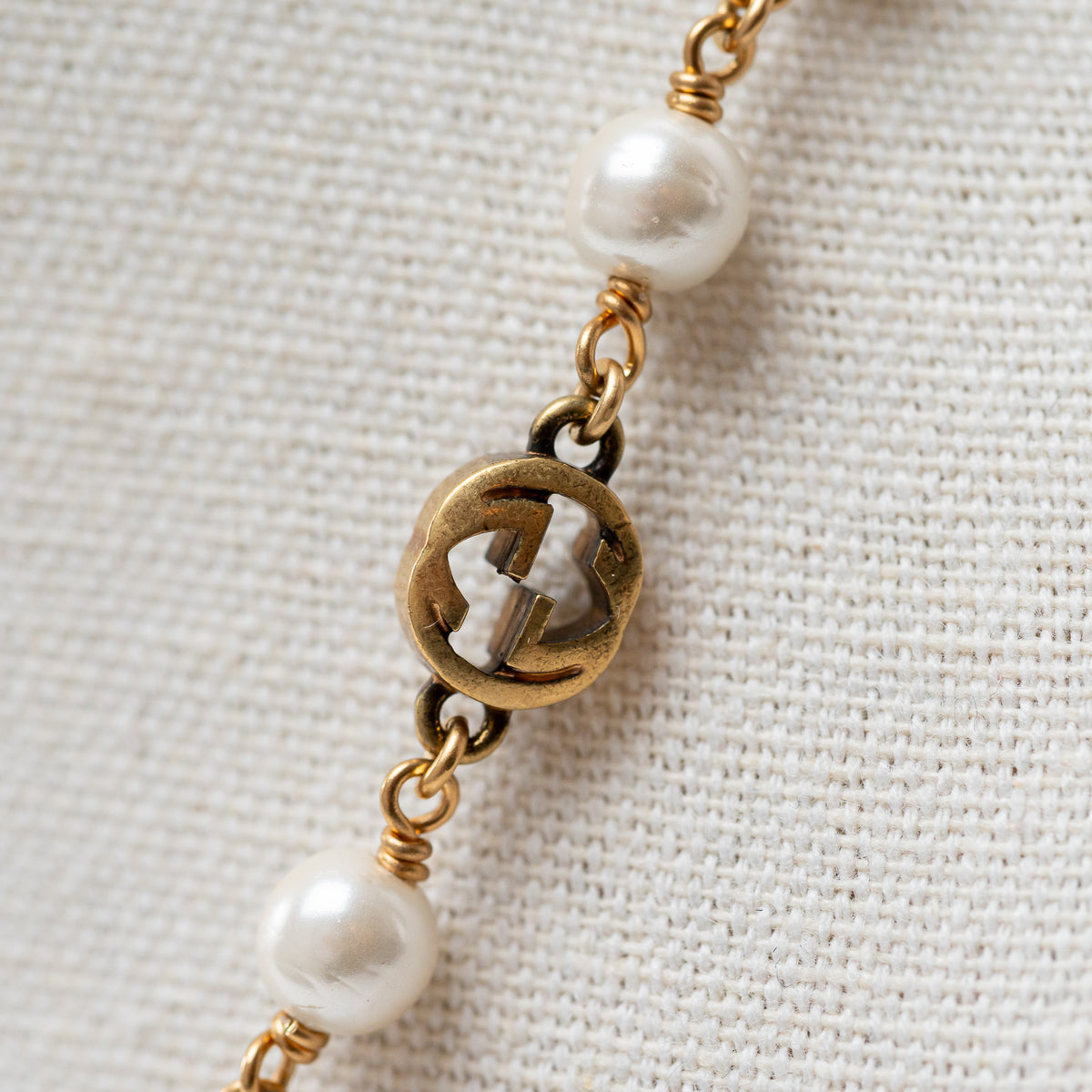 Gucci Gold Interlocking GG Pearl with Flower Motif and Chain Necklace