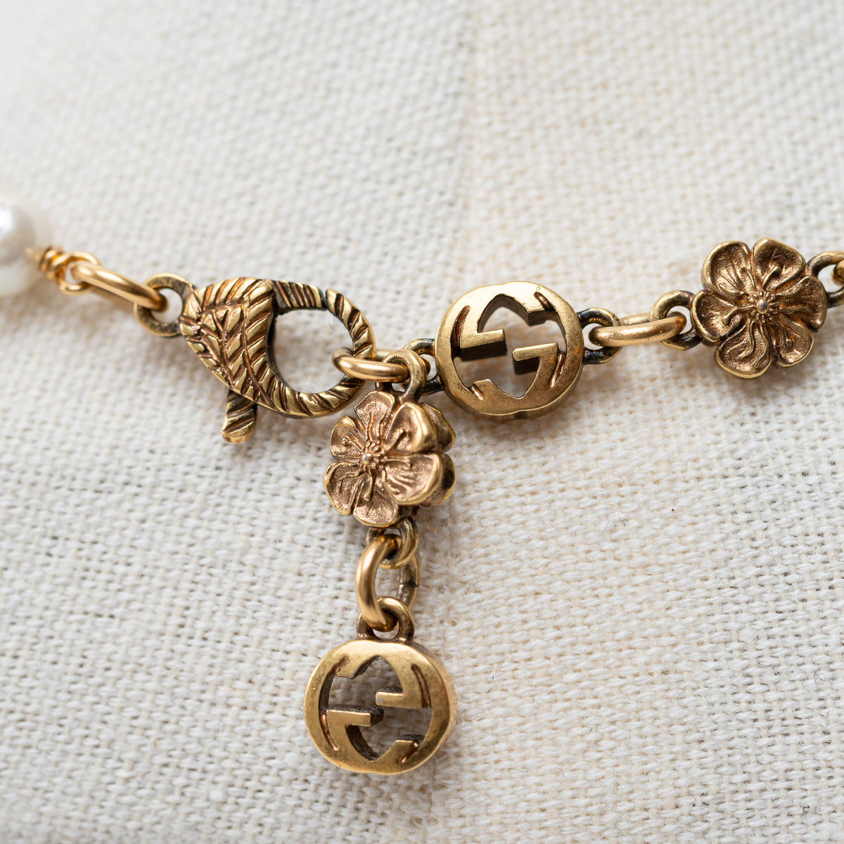 Gucci Gold Interlocking GG Pearl with Flower Motif and Chain Necklace