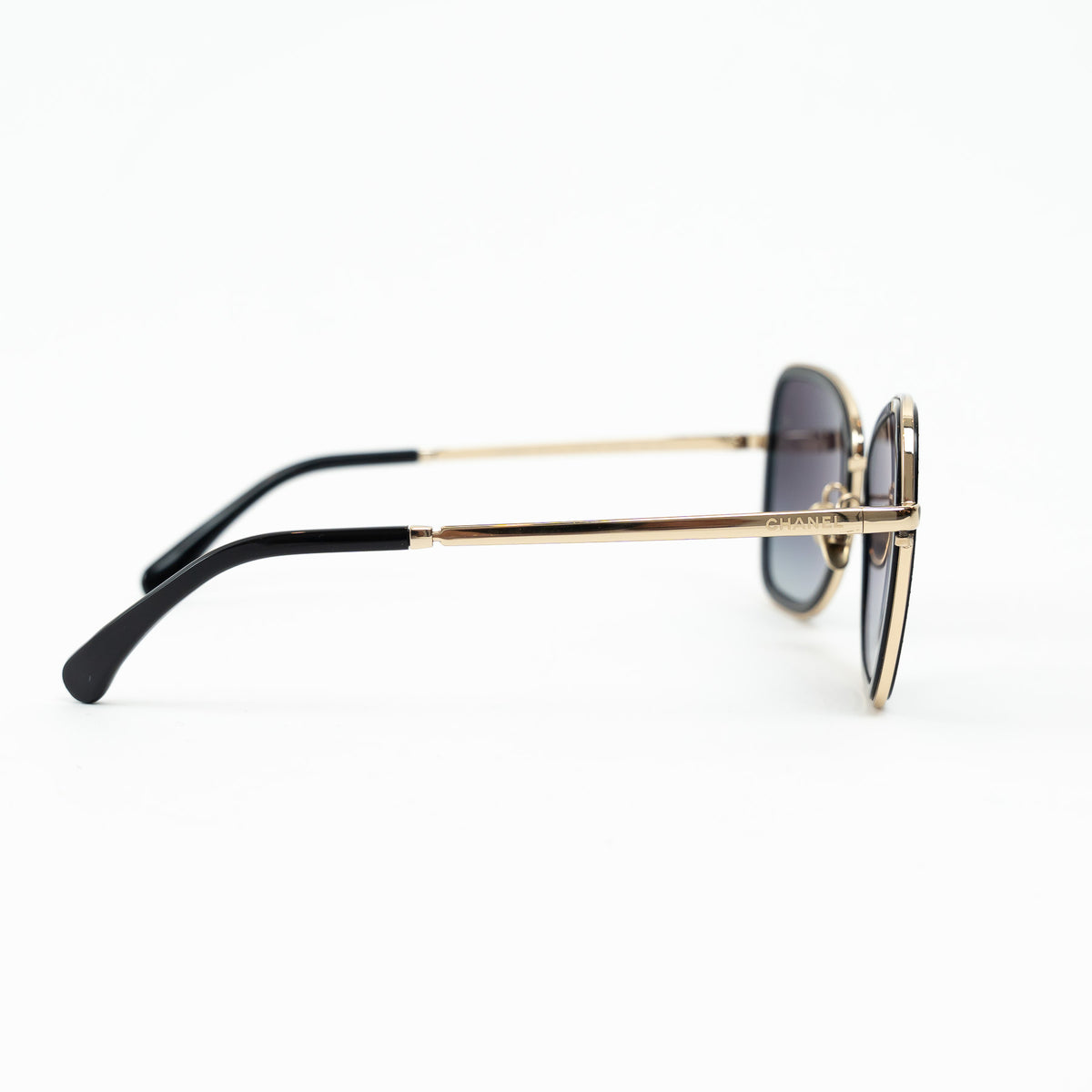 Pre-Loved Chanel™ Gold Tone Crystal Embellished Sunglasses