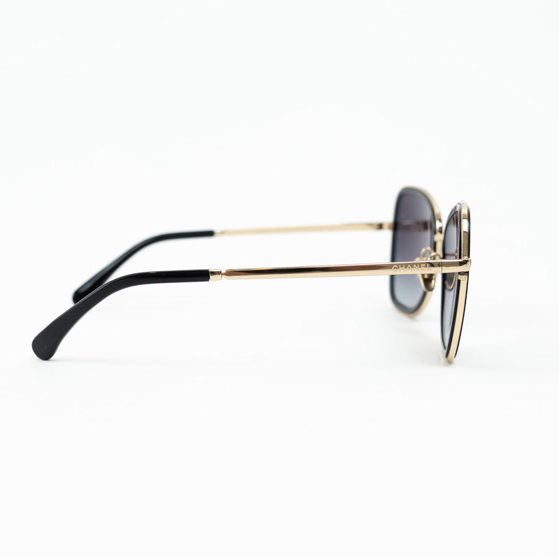 Pre-Loved Chanel™ Gold Tone Crystal Embellished Sunglasses