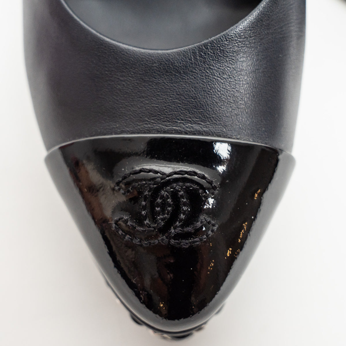 Pre-Loved Chanel™ Navy Calfskin Leather Pumps Size 36