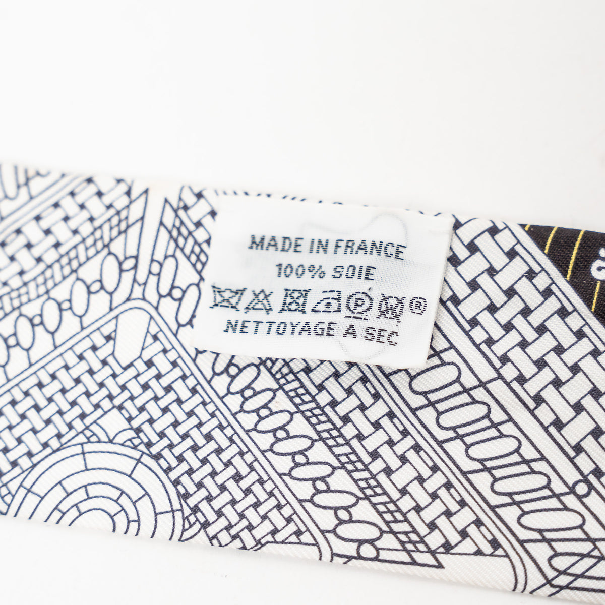 Hermes Black, White, and Red Multicolour Silk Objets De Curiosite Twilly