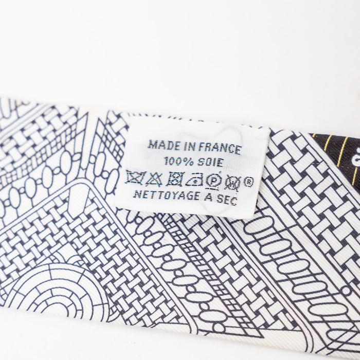 Hermes Black, White, and Red Multicolour Silk Objets De Curiosite Twilly