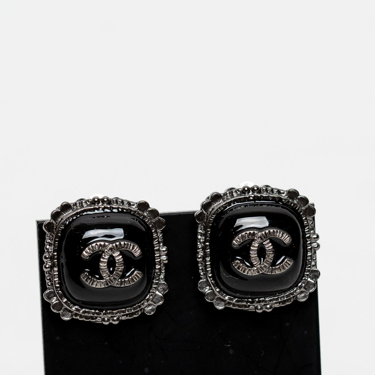 Pre-Loved Chanel™ Ruthenium Black Enamel Interlocking Logo Clip on Earrings