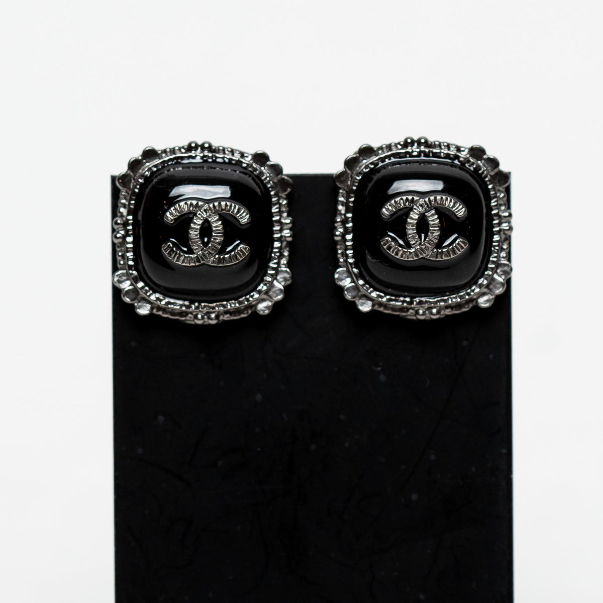 Pre-Loved Chanel™ Ruthenium Black Enamel Interlocking Logo Clip on Earrings