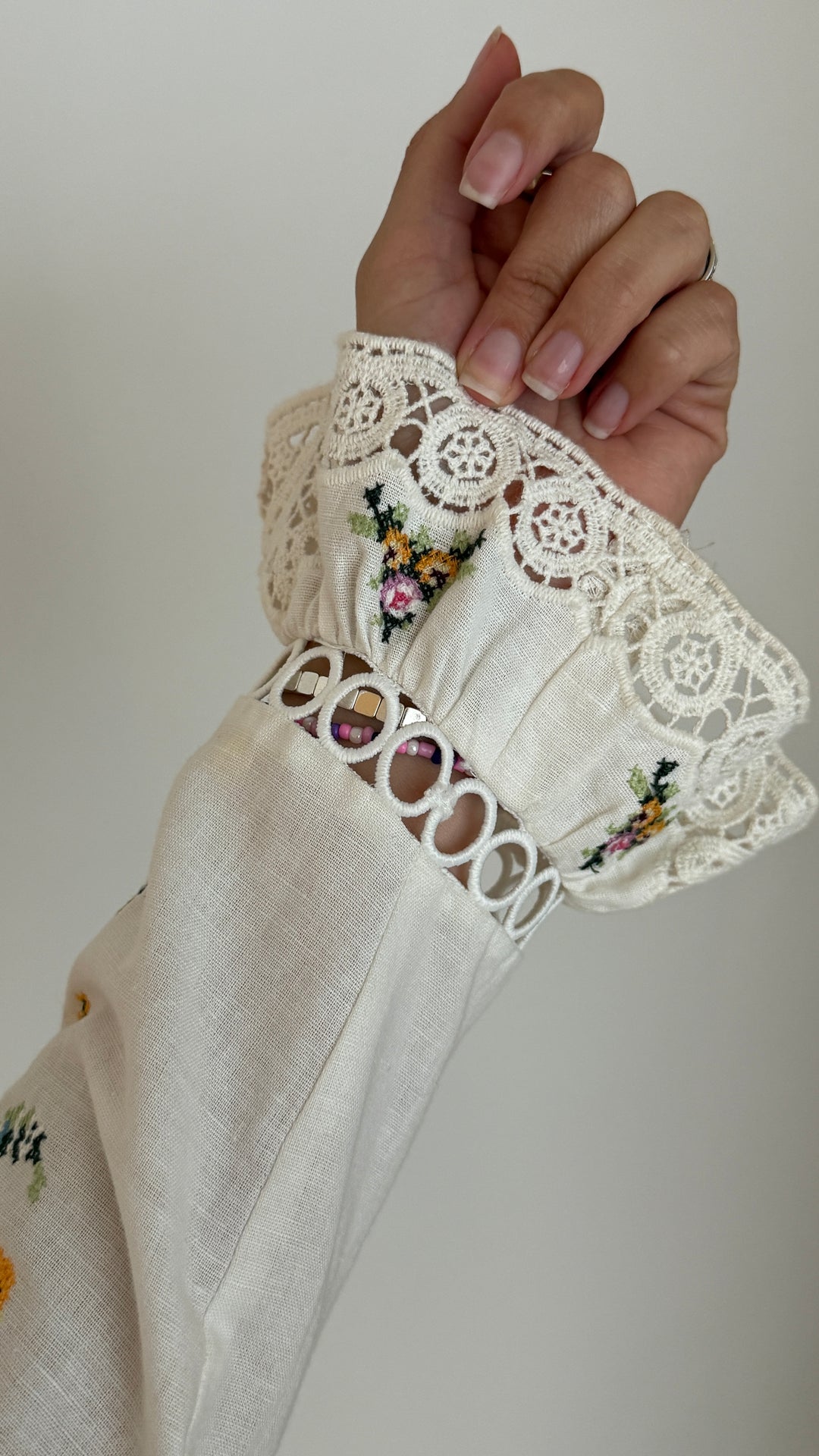 Zimmerman White Linen and Cotton Top & Shorts Set with Frill Trim and Floral Embroidered Details Size 0