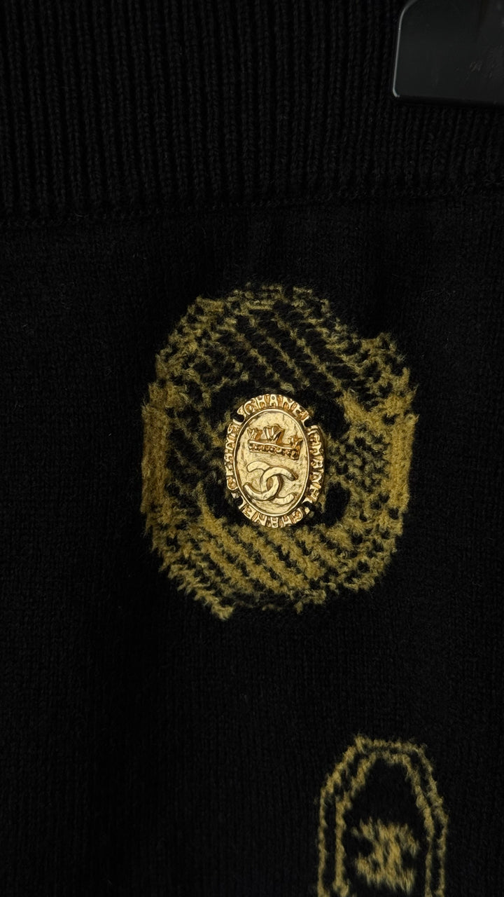 Pre-Loved Chanel™ Black & Gold Knit Pants with Logo Details