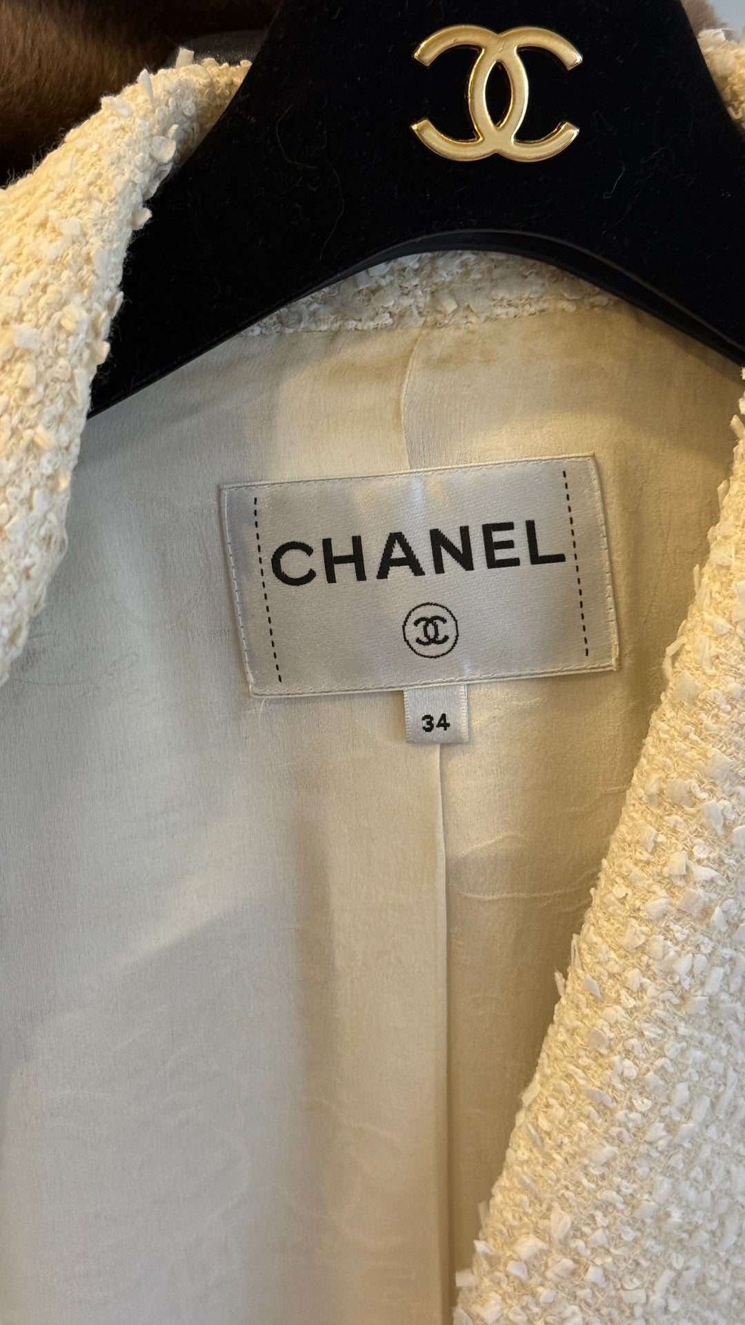 Pre-Loved Chanel™ - Ivory Tweed Blazer Size 34