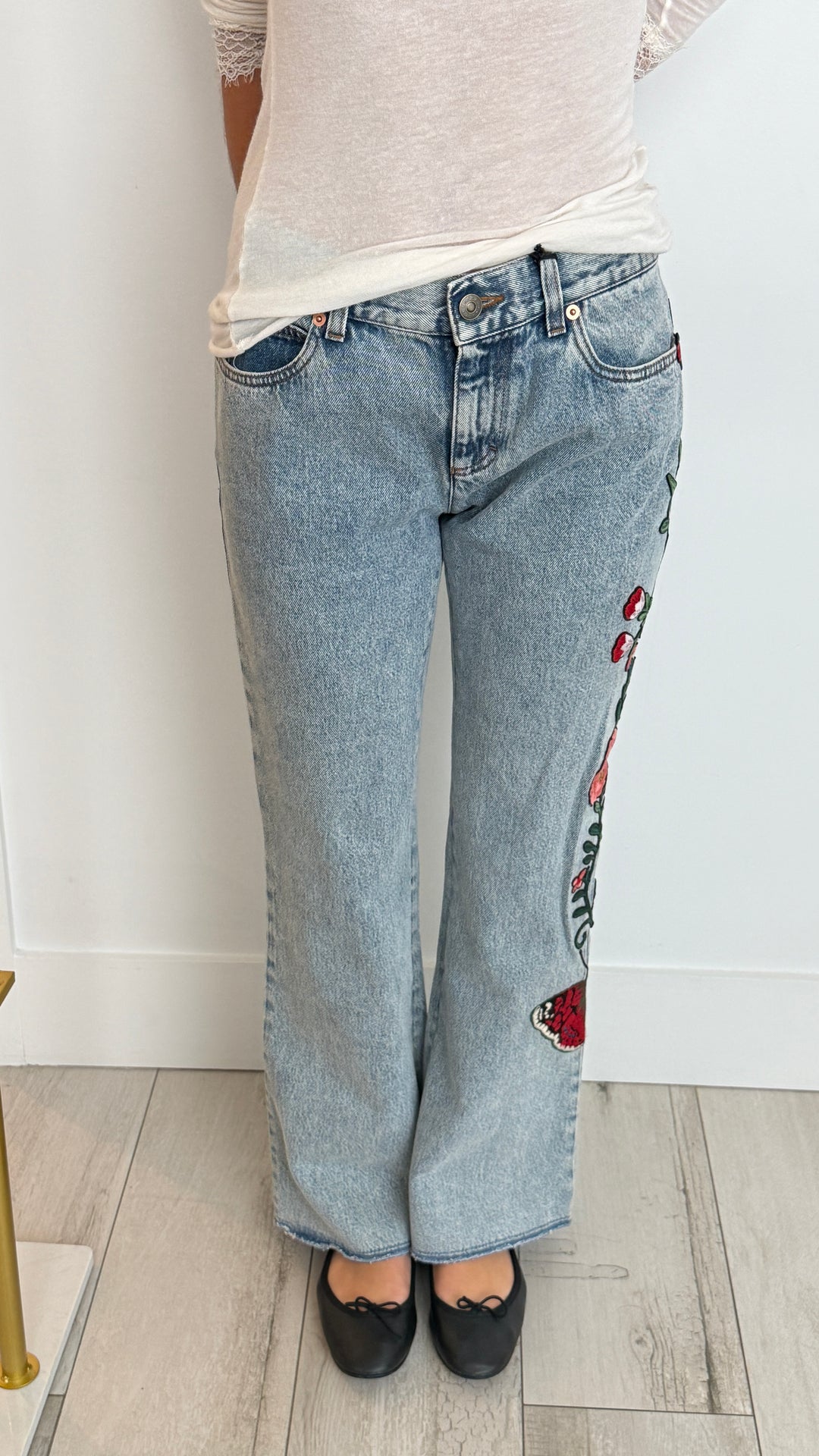 Gucci Light Wash Bootcut Jeans with Floral Patches Size 27
