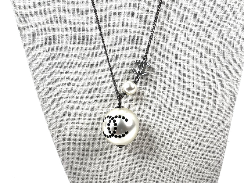 Excellent Pre-Loved Blue Crystal Embellished Logo Faux Pearl Chain Long Necklace.(close up)