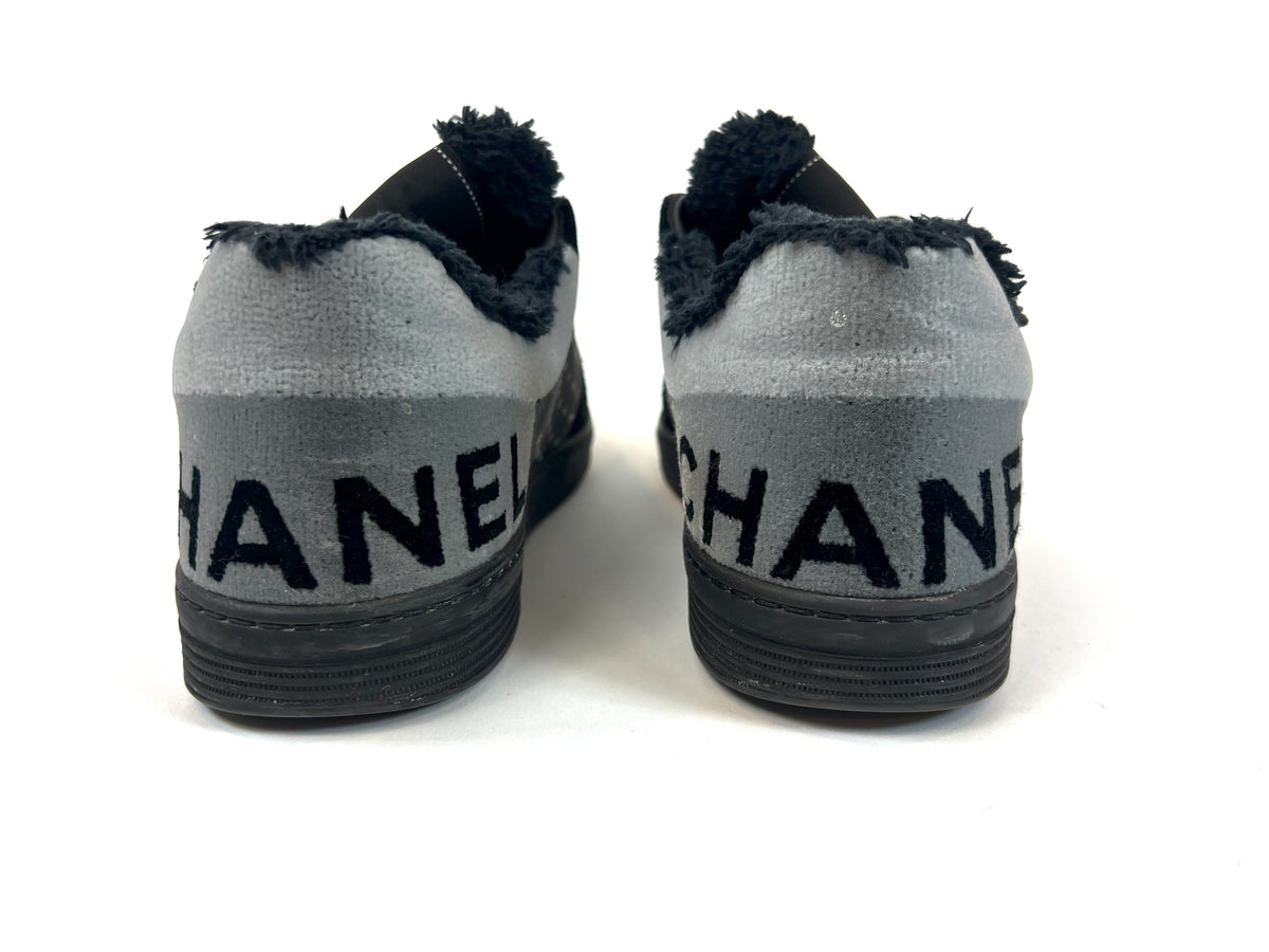 Pre-Loved Black and Grey Velour Lace Up Sneakers. (back)