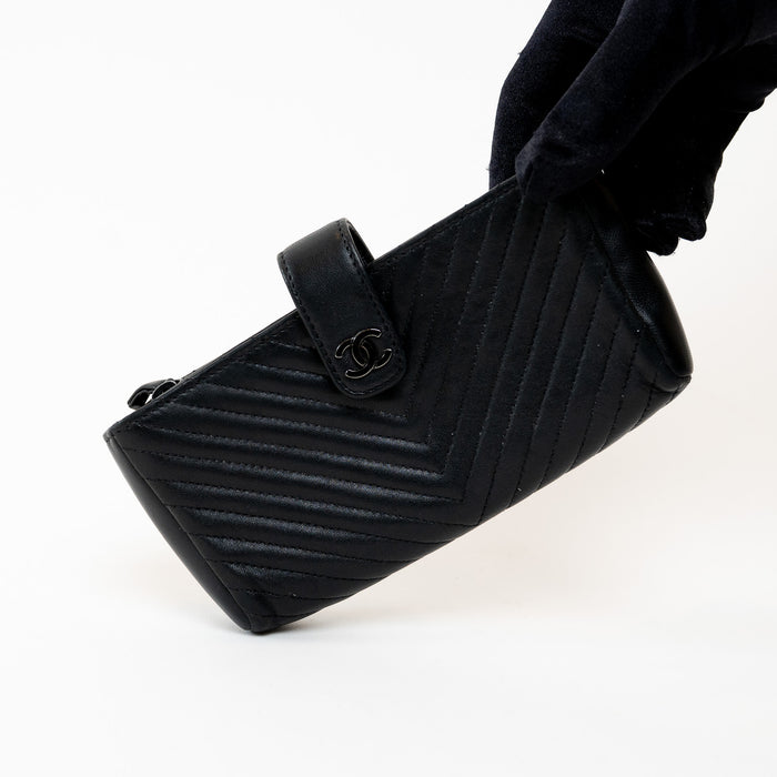 Pre-Loved Chanel™ Black Grained Chevron Leather Zip Pouch