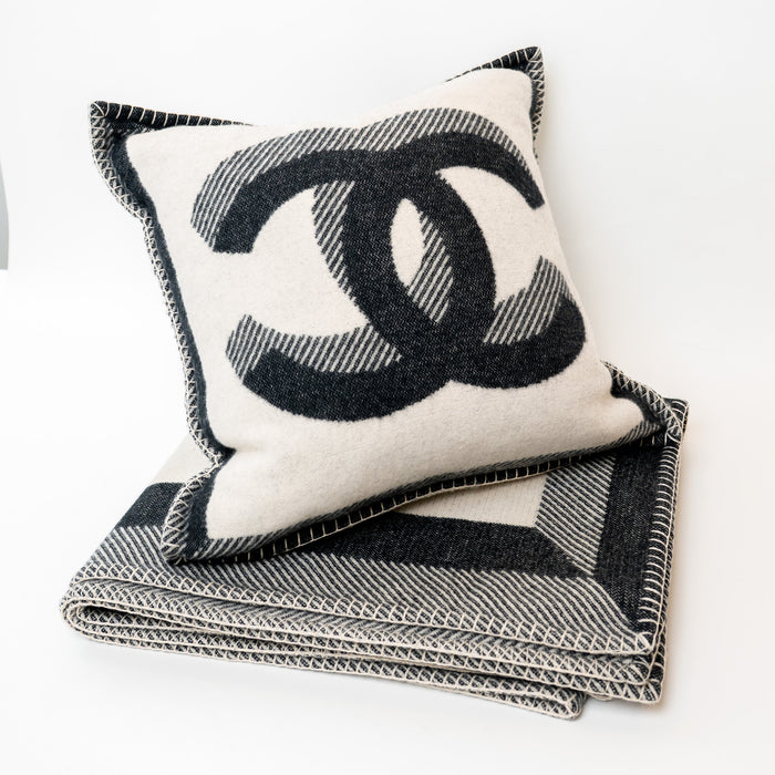 Pre-Loved Chanel™ Wool and Cashmere Blanket