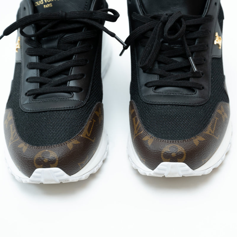 Louis Vuitton Black Mesh/Monogram Low Top Sneakers Approx. Size 9