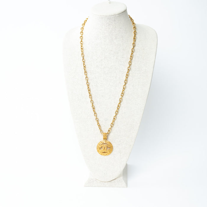 Pre-Loved Chanel™ Faux Gold Necklace with Interlocking Logo