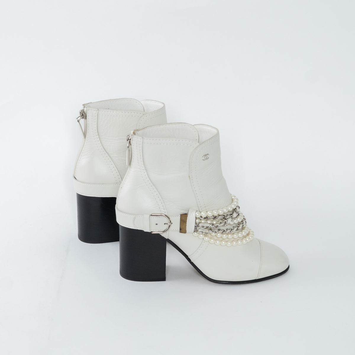 Pre-Loved Chanel™ White Leather Faux Pearl Boots Size 38.5