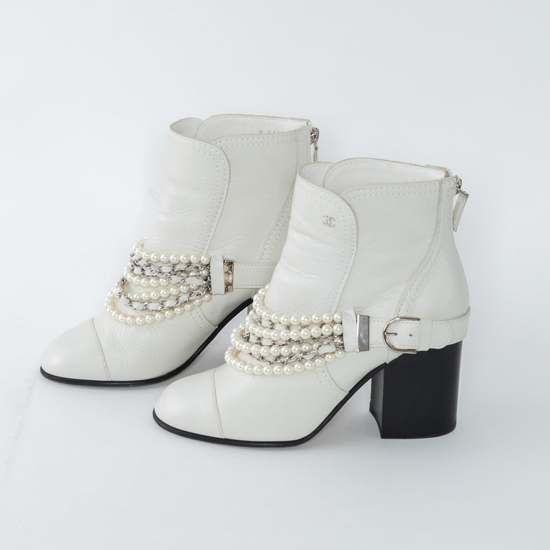 Pre-Loved Chanel™ White Leather Faux Pearl Boots Size 38.5