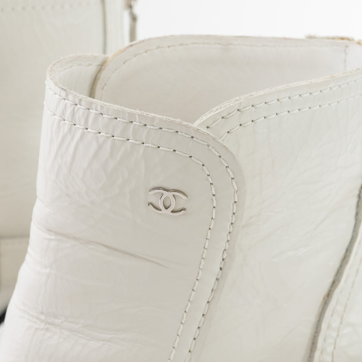 Pre-Loved Chanel™ White Leather Faux Pearl Boots Size 38.5