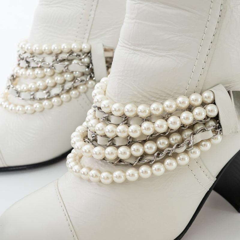 Pre-Loved Chanel™ White Leather Faux Pearl Boots Size 38.5