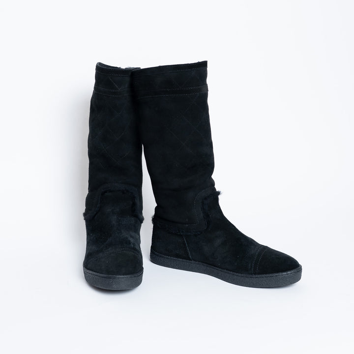 Pre-Loved Chanel™ Black Suede Faux Fur Lined Boots Size 38