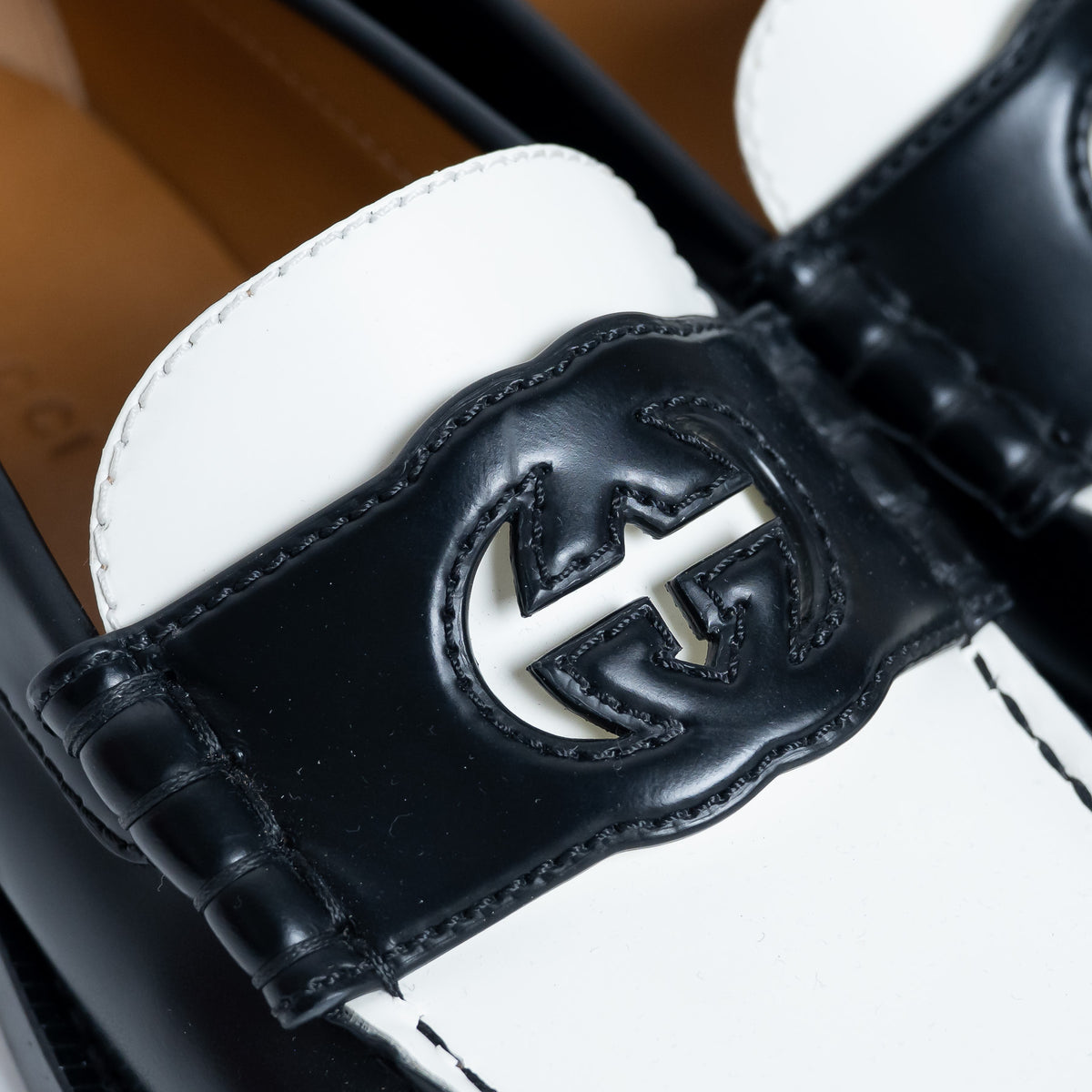Gucci Black & White Leather Loafers With Logo Cutout Size 35.5
