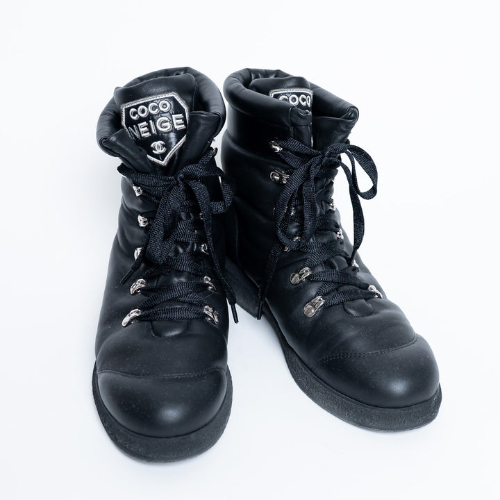 Pre-Loved Chanel™ "Coco Neige" Black Leather Winter Boots Size 38