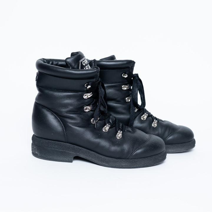 Pre-Loved Chanel™ "Coco Neige" Black Leather Winter Boots Size 38