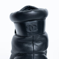 Pre-Loved Chanel™ "Coco Neige" Black Leather Winter Boots Size 38