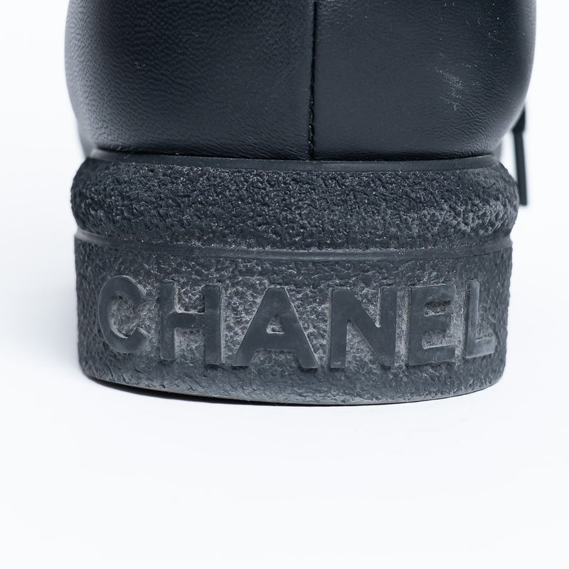 Pre-Loved Chanel™ "Coco Neige" Black Leather Winter Boots Size 38