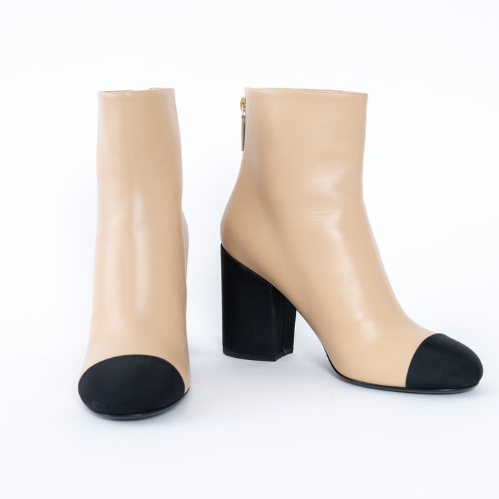 Pre-Loved Chanel™ Block Heel Beige Leather Boots Size 39