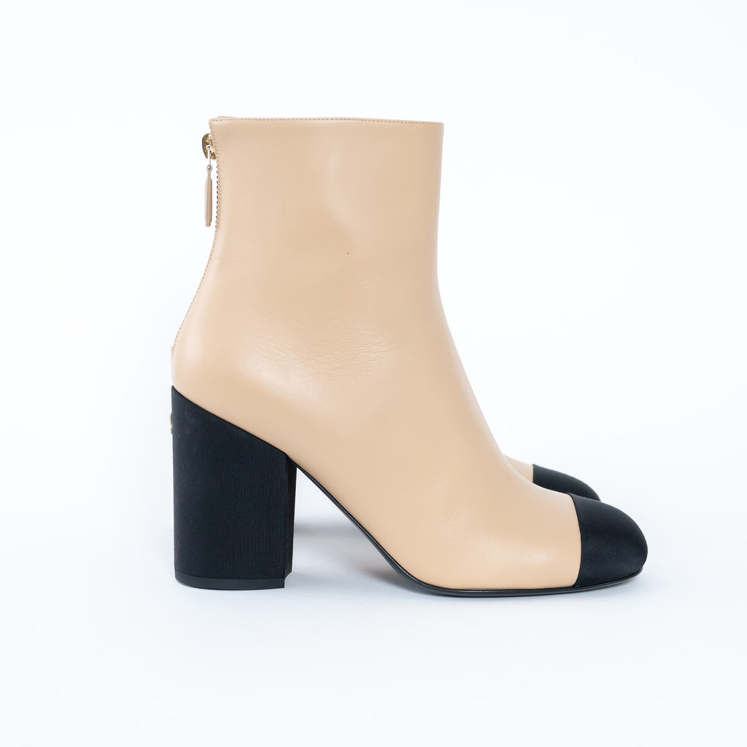 Pre-Loved Chanel™ Block Heel Beige Leather Boots Size 39