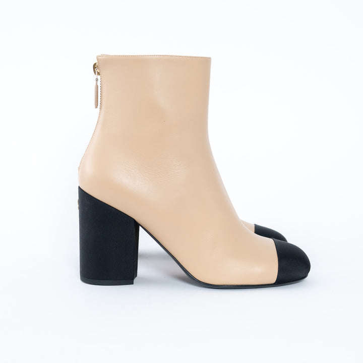 Pre-Loved Chanel™ Block Heel Beige Leather Boots Size 39
