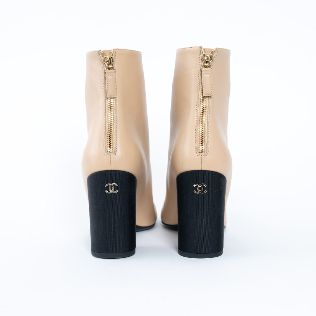 Pre-Loved Chanel™ Block Heel Beige Leather Boots Size 39