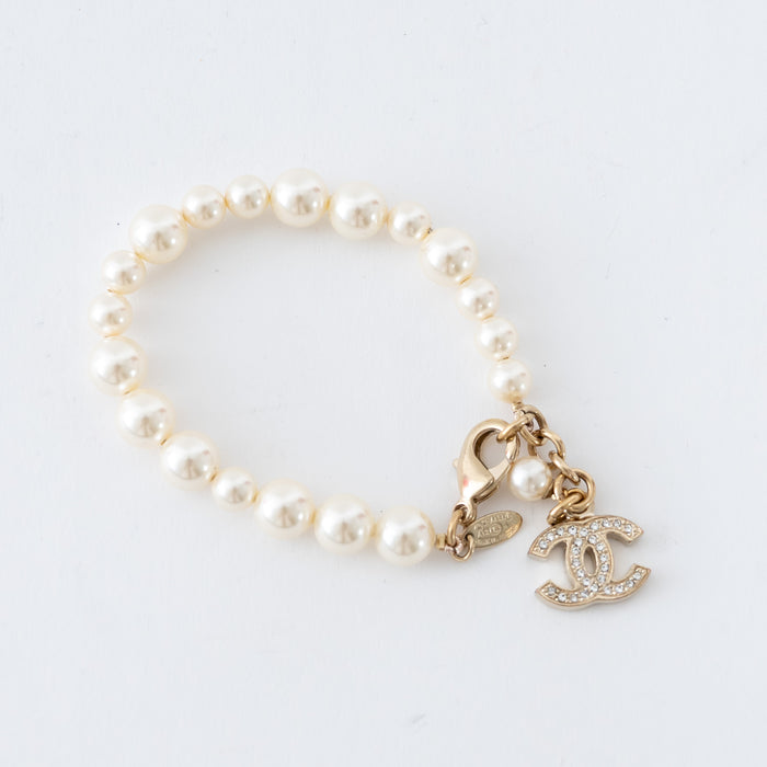 Pre-Loved Chanel™ Pearl Bracelet with Crystal Embellished Logo Pendant