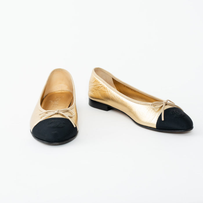 Pre-Loved Chanel™ Metallic Gold Laminated Lambskin Leather Ballet Flats Size 39
