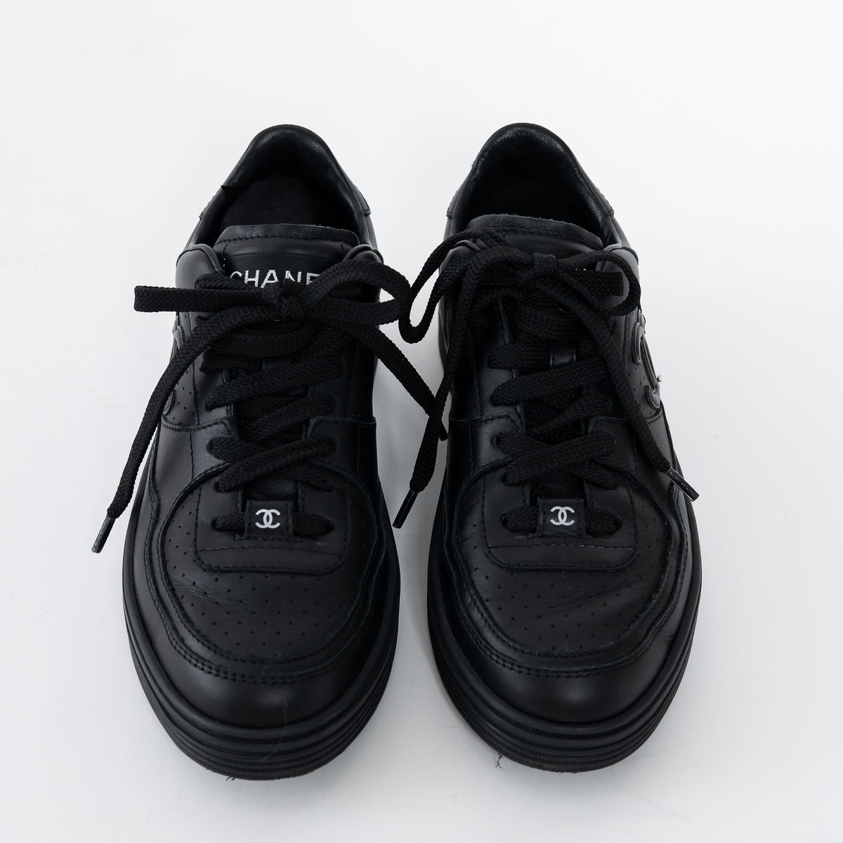 Pre-Loved Chanel™ Black Calfskin Leather Low Top Sneakers Size 35.5