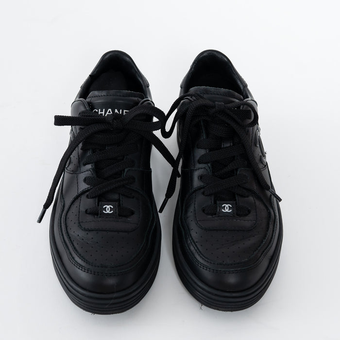 Pre-Loved Chanel™ Black Calfskin Leather Low Top Sneakers Size 35.5