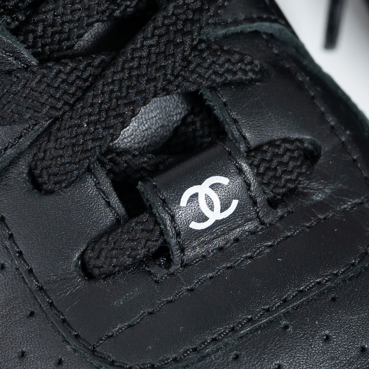 Pre-Loved Chanel™ Black Calfskin Leather Low Top Sneakers Size 35.5