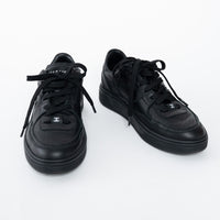 Pre-Loved Chanel™ Black Calfskin Leather Low Top Sneakers Size 35.5