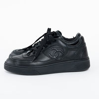 Pre-Loved Chanel™ Black Calfskin Leather Low Top Sneakers Size 35.5