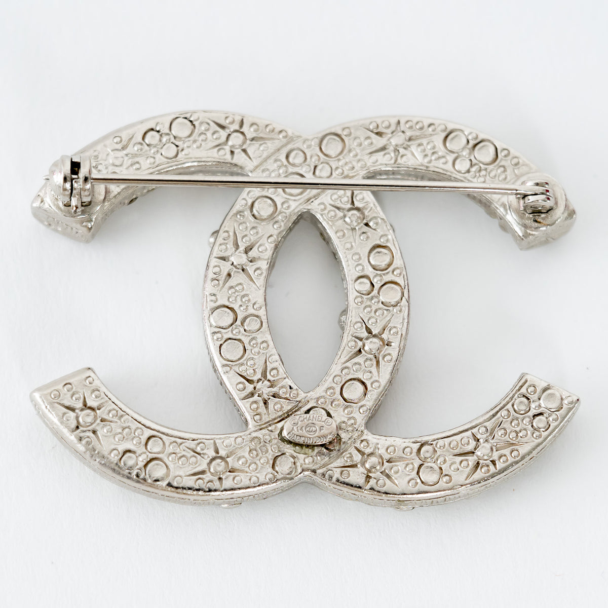 Pre-Loved Chanel™ Silver Tone Crystal Embellished Meteorite Interlocking Letter Brooch