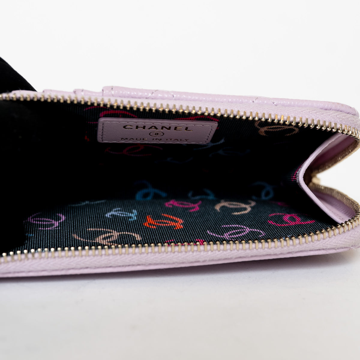 Pre-Loved Chanel™ Lilac Caviar Leather Zip Around Cardholder