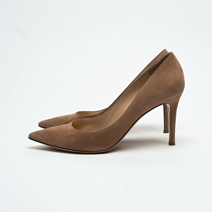 Gianvito Rossi Nude Suede Pointed-Toe Pumps Size 38.5