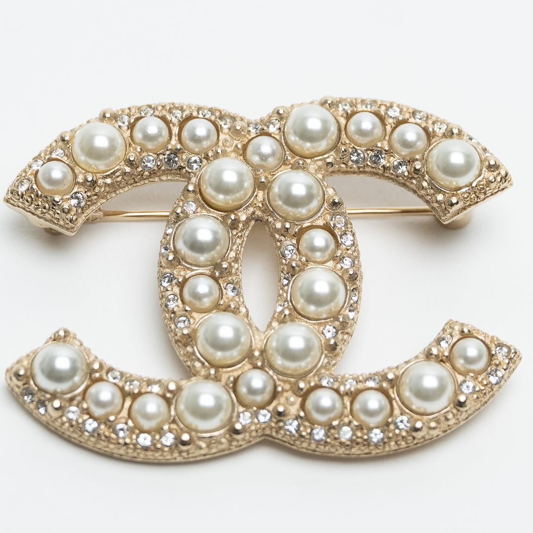 Pre-Loved Chanel™ Gold-Tone Interlocking Logo Brooch with Faux Pearls & Crystals