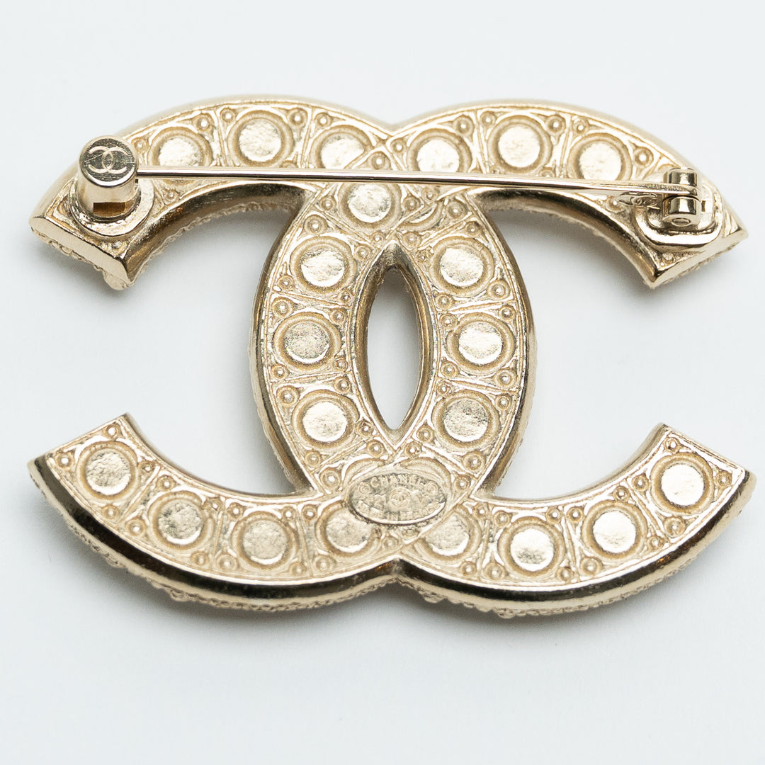 Pre-Loved Chanel™ Gold-Tone Interlocking Logo Brooch with Faux Pearls & Crystals